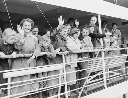Dutch Migrant 1954 Maria Scholte50000th To Australia Post WW2