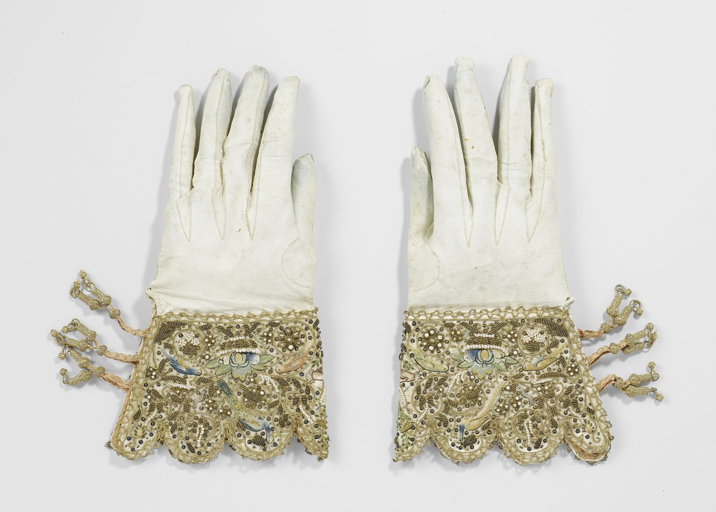 Wedding gloves
